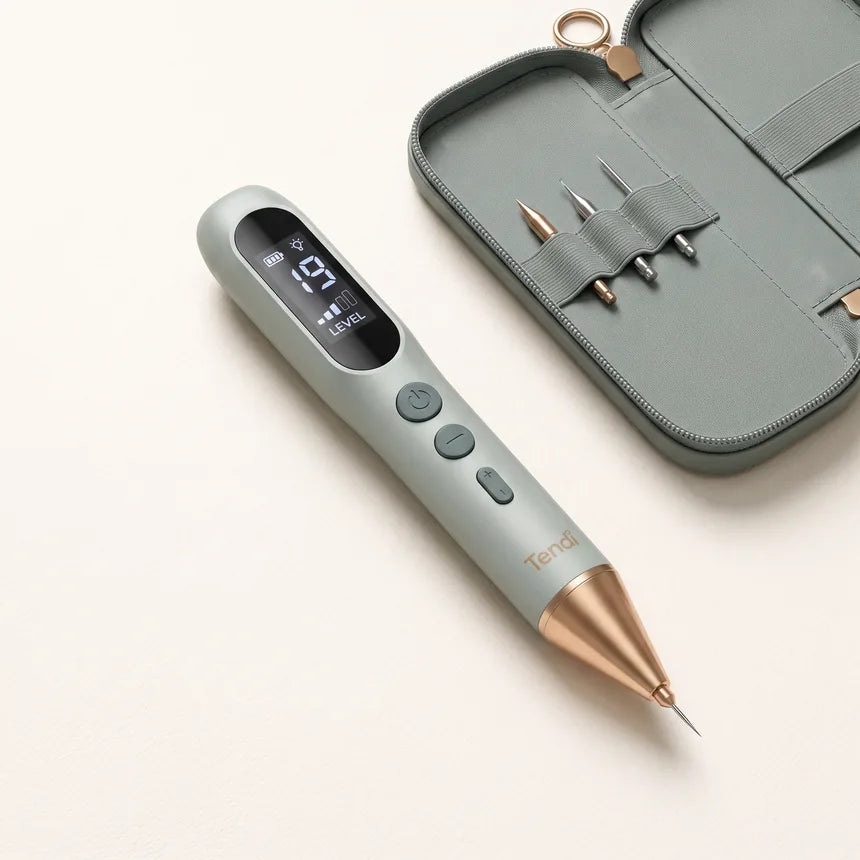 The Tendi Pen with its open case